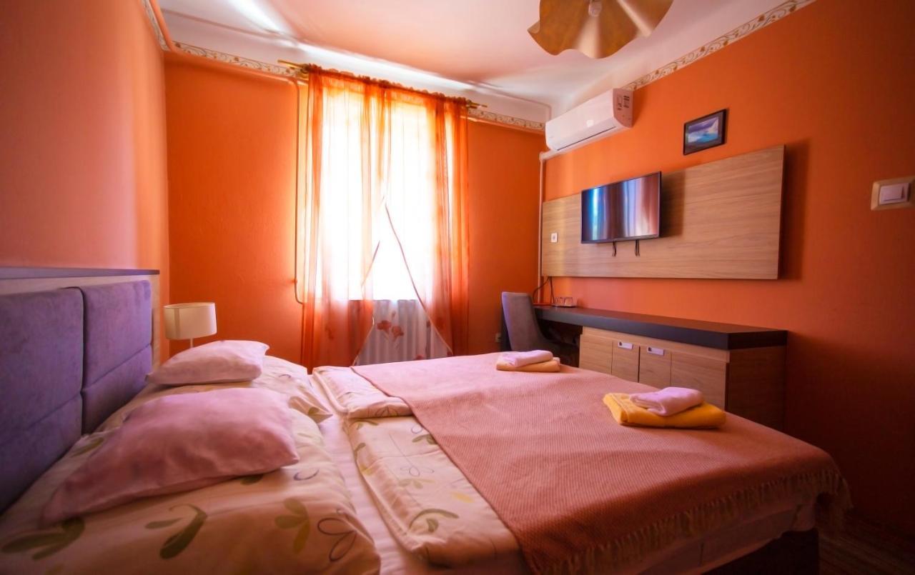 Alabastrom Panzio Es Etterem Bed & Breakfast Bogács Exterior foto