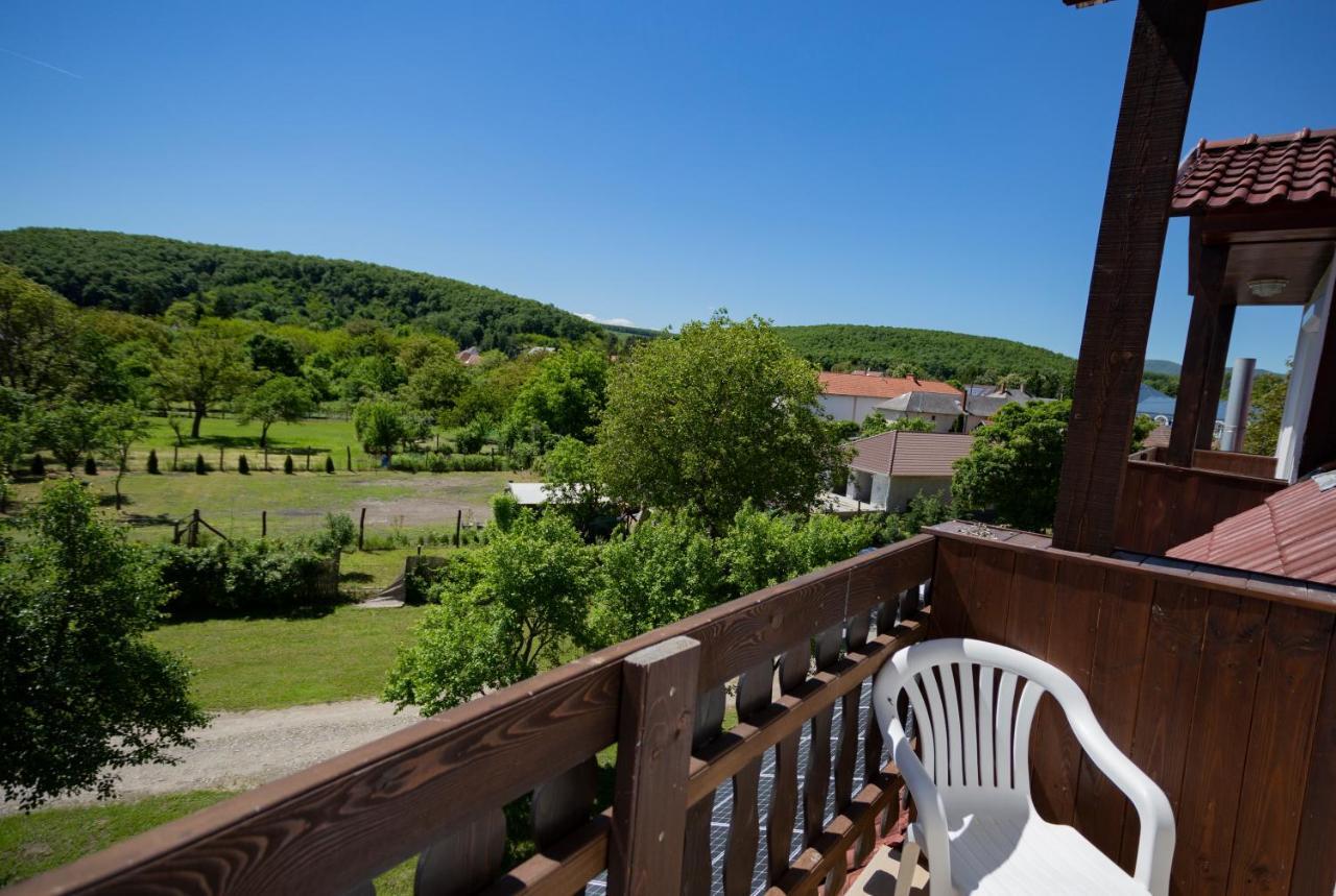 Alabastrom Panzio Es Etterem Bed & Breakfast Bogács Exterior foto