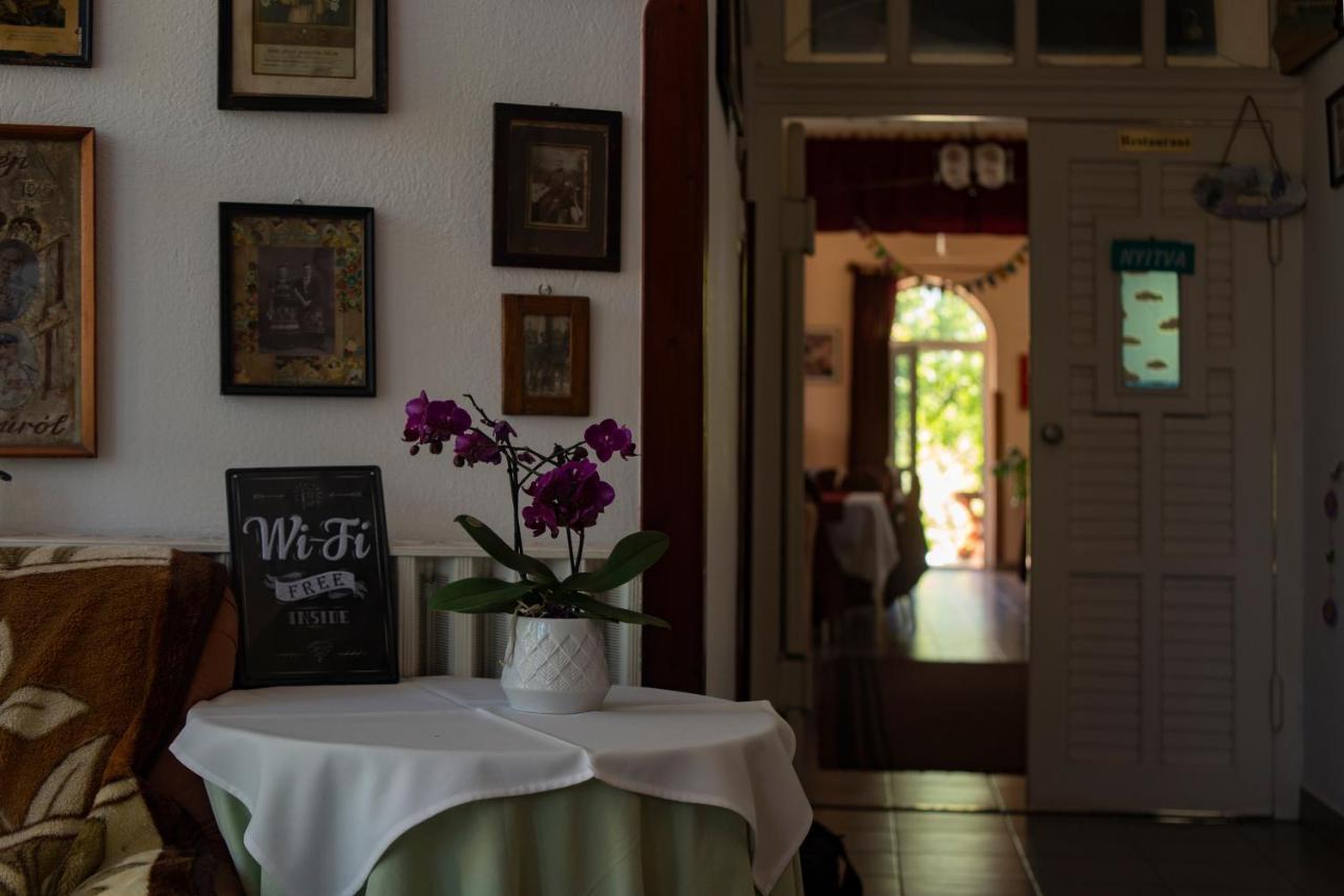 Alabastrom Panzio Es Etterem Bed & Breakfast Bogács Exterior foto