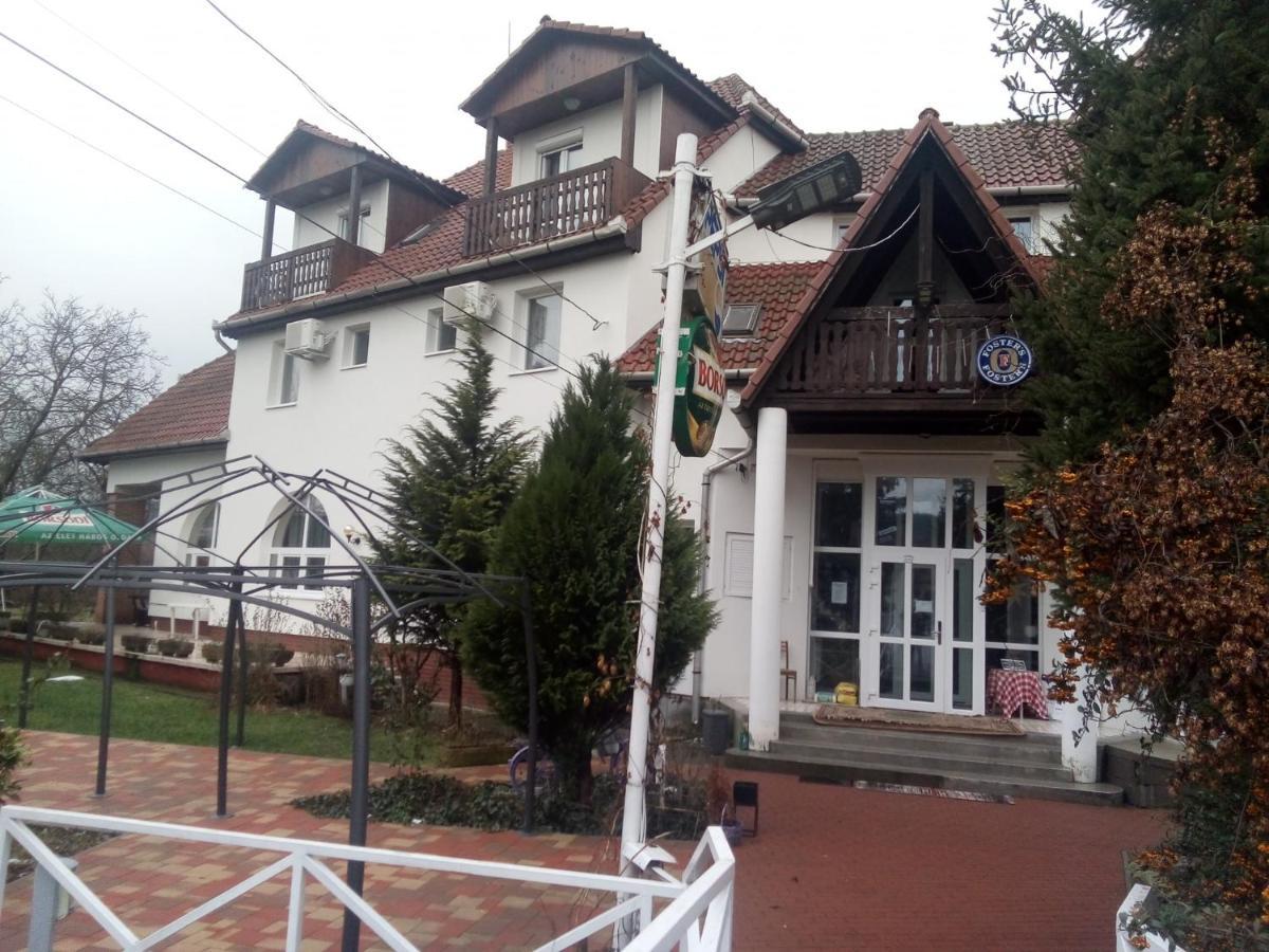 Alabastrom Panzio Es Etterem Bed & Breakfast Bogács Exterior foto