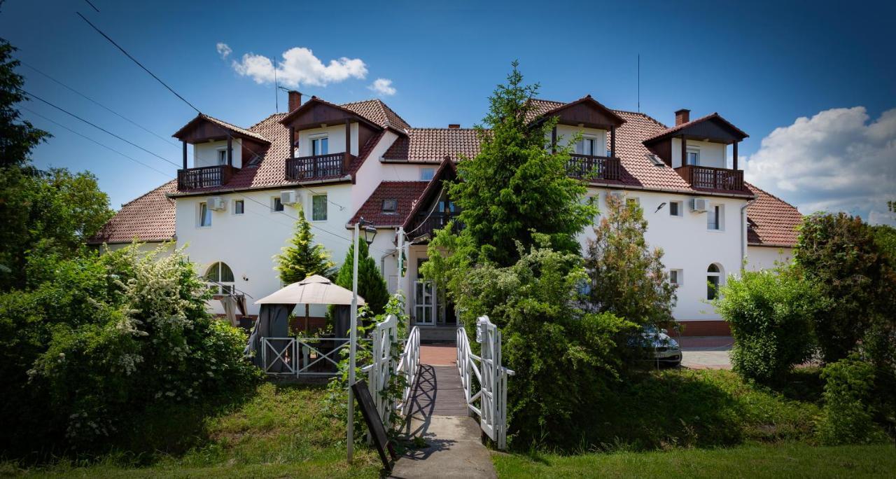 Alabastrom Panzio Es Etterem Bed & Breakfast Bogács Exterior foto