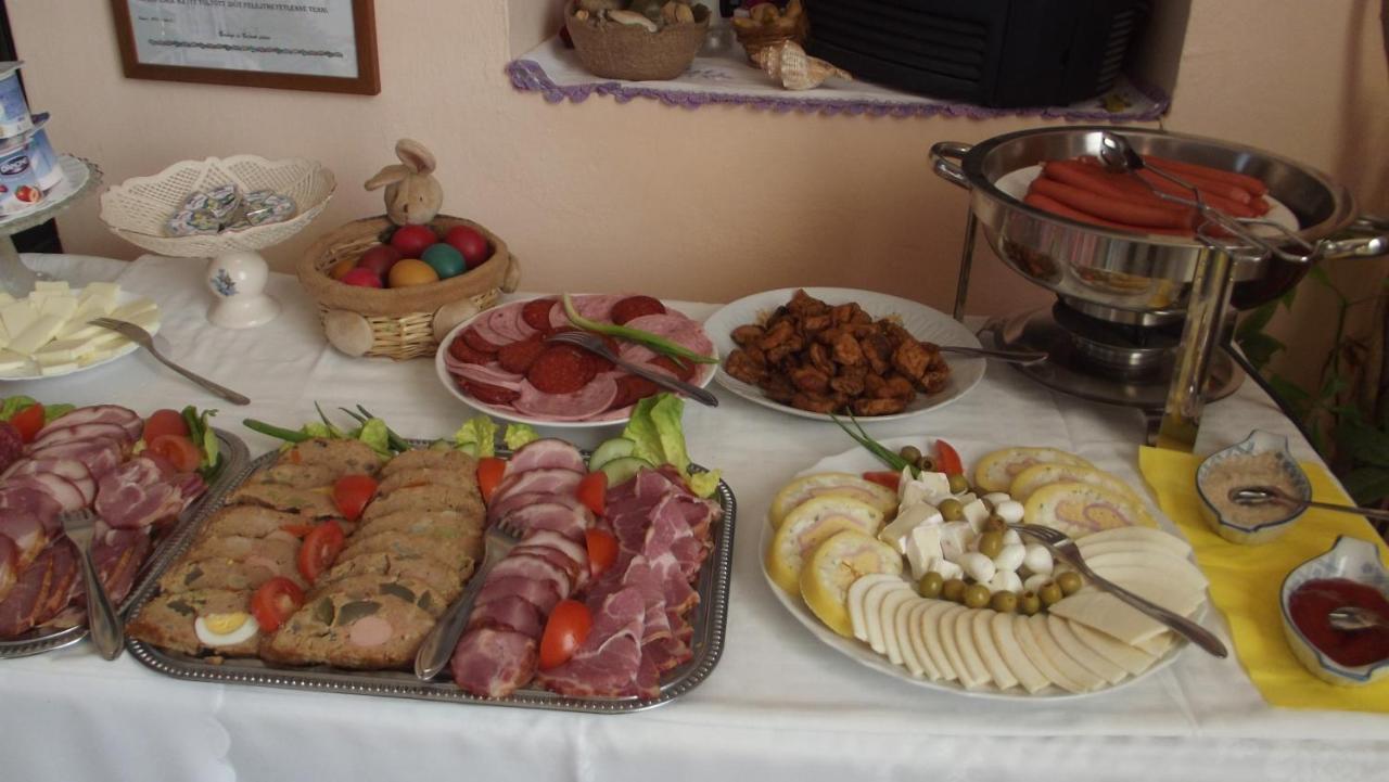 Alabastrom Panzio Es Etterem Bed & Breakfast Bogács Exterior foto